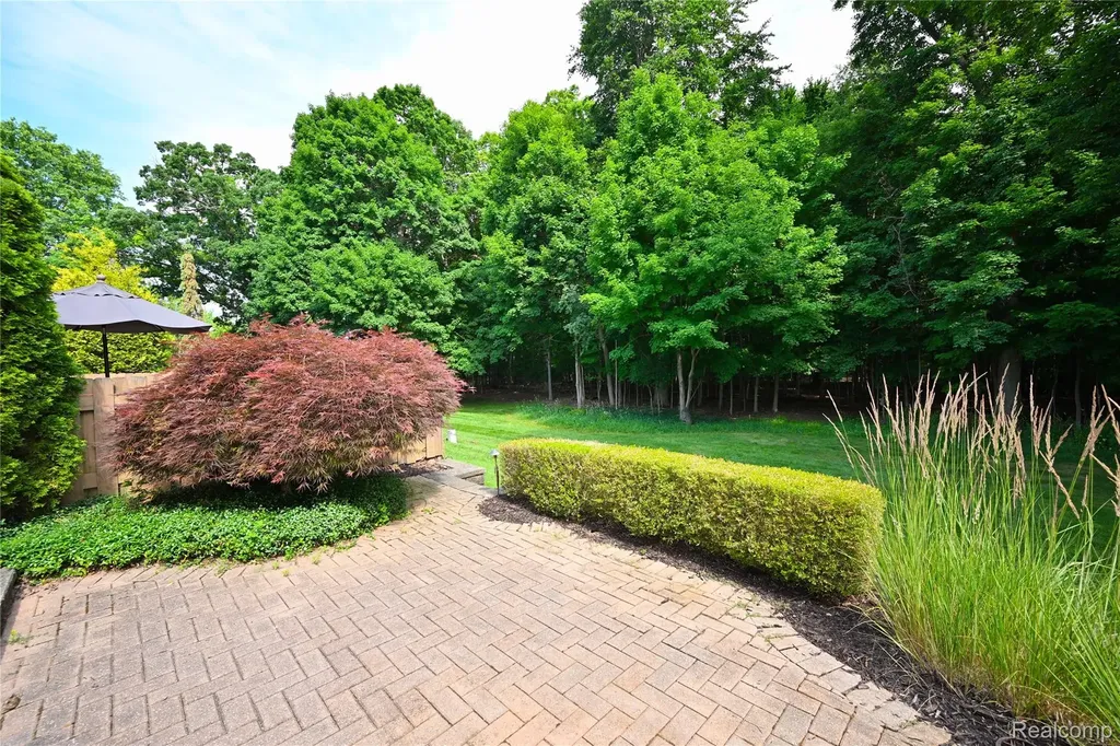 5370 Breeze Hill Place Troy City MI 48098