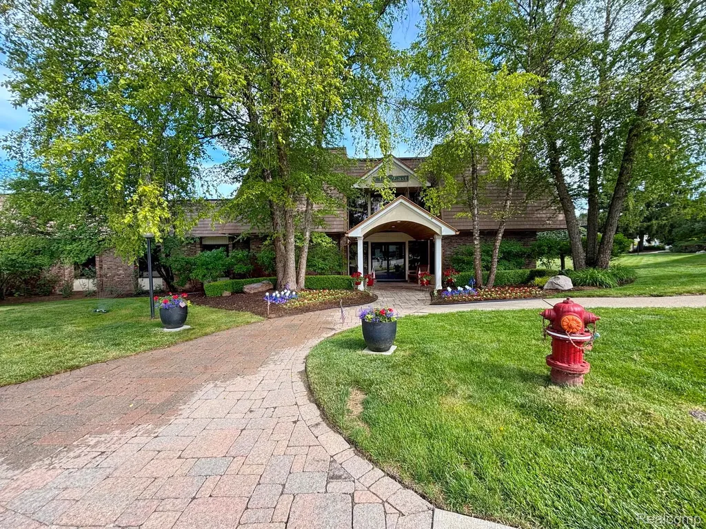 5370 Breeze Hill Place Troy City MI 48098