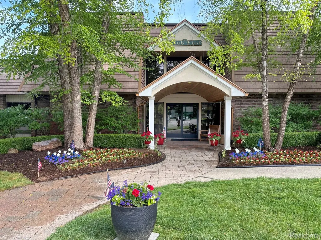 5370 Breeze Hill Place Troy City MI 48098