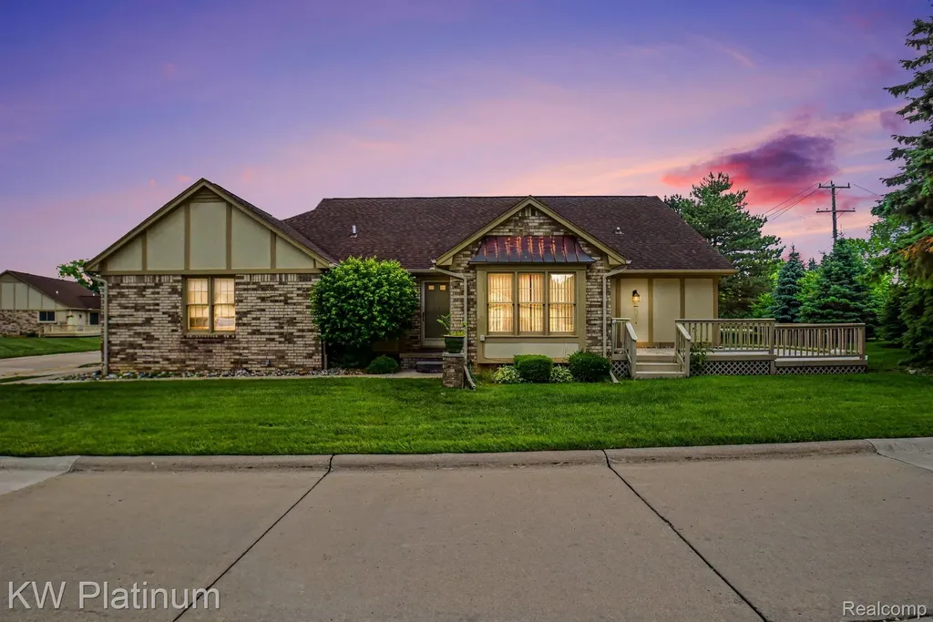 15640 Orchard Ridge Drive Clinton Charter Township MI 48038