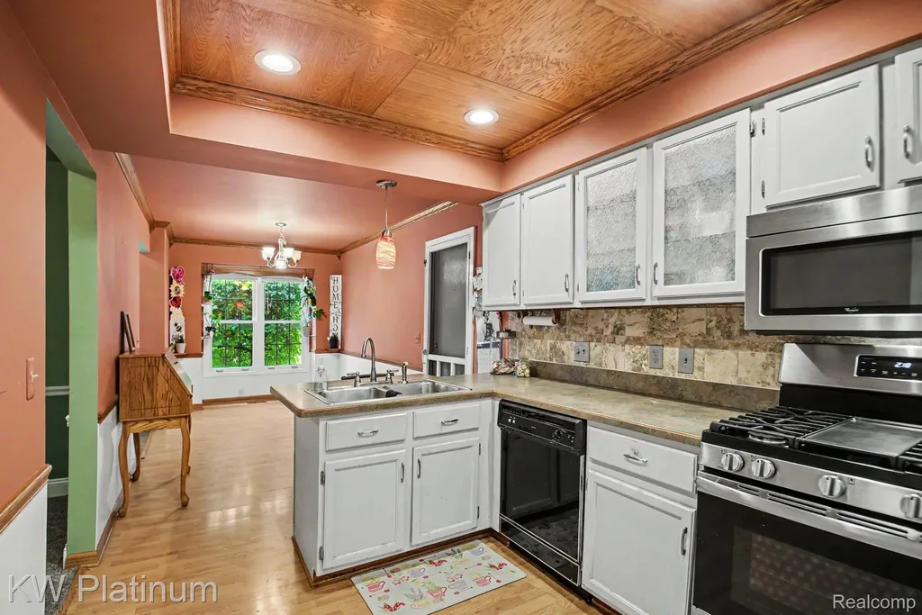 15640 Orchard Ridge Drive Clinton Charter Township MI 48038
