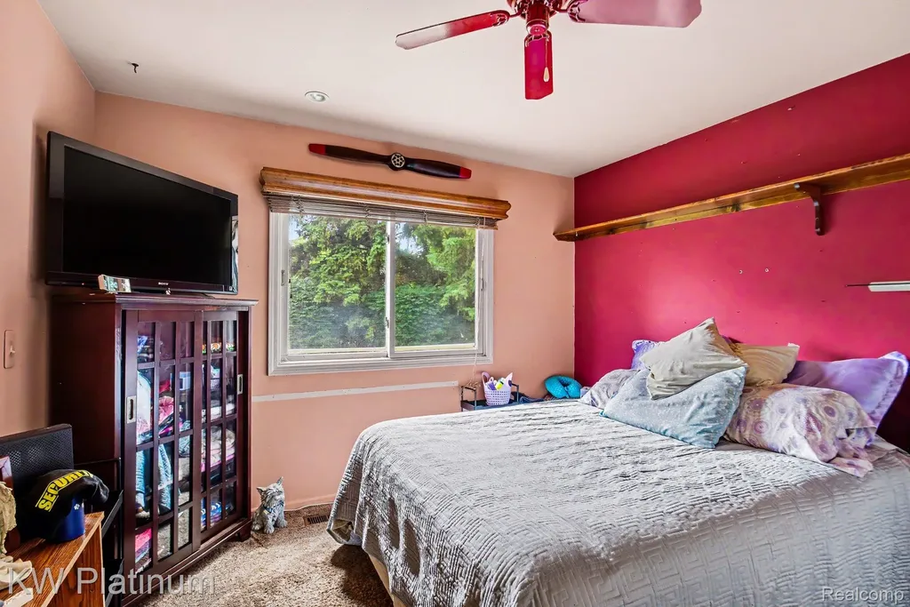15640 Orchard Ridge Drive Clinton Charter Township MI 48038