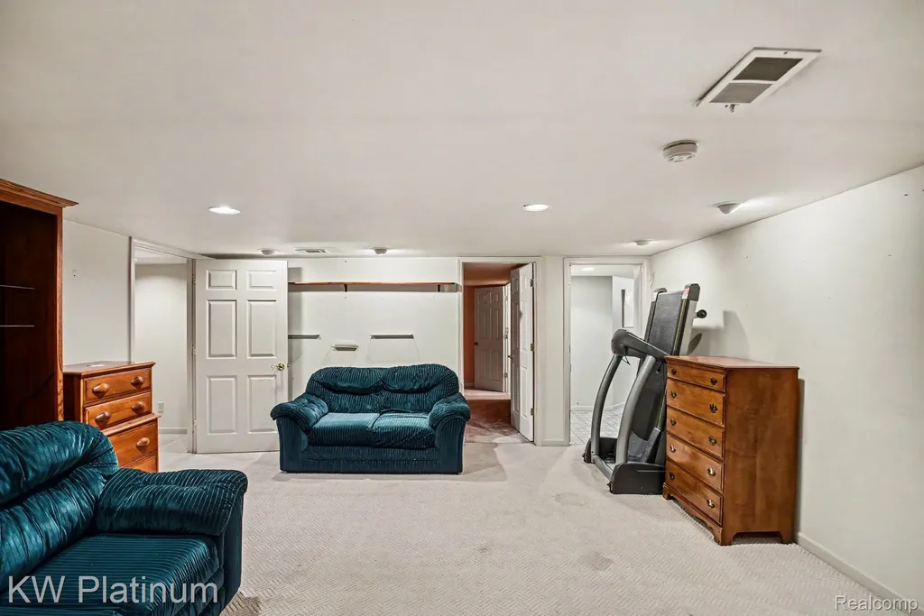 15640 Orchard Ridge Drive Clinton Charter Township MI 48038