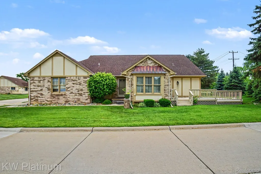 15640 Orchard Ridge Drive Clinton Charter Township MI 48038