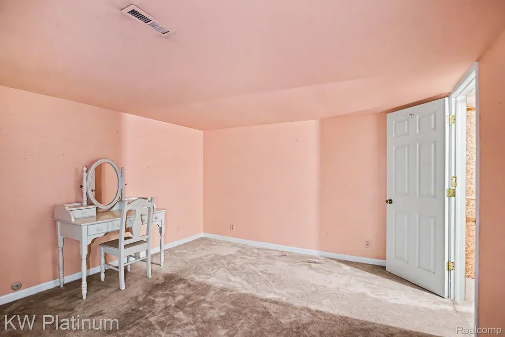 15640 Orchard Ridge Drive Clinton Charter Township MI 48038