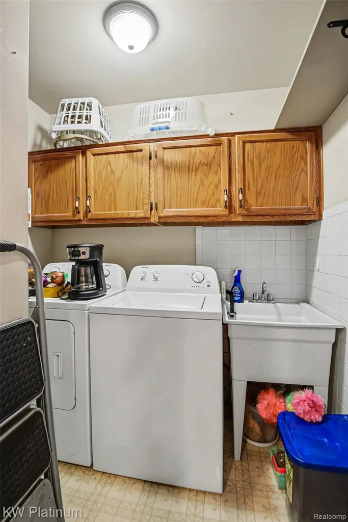 15640 Orchard Ridge Drive Clinton Charter Township MI 48038