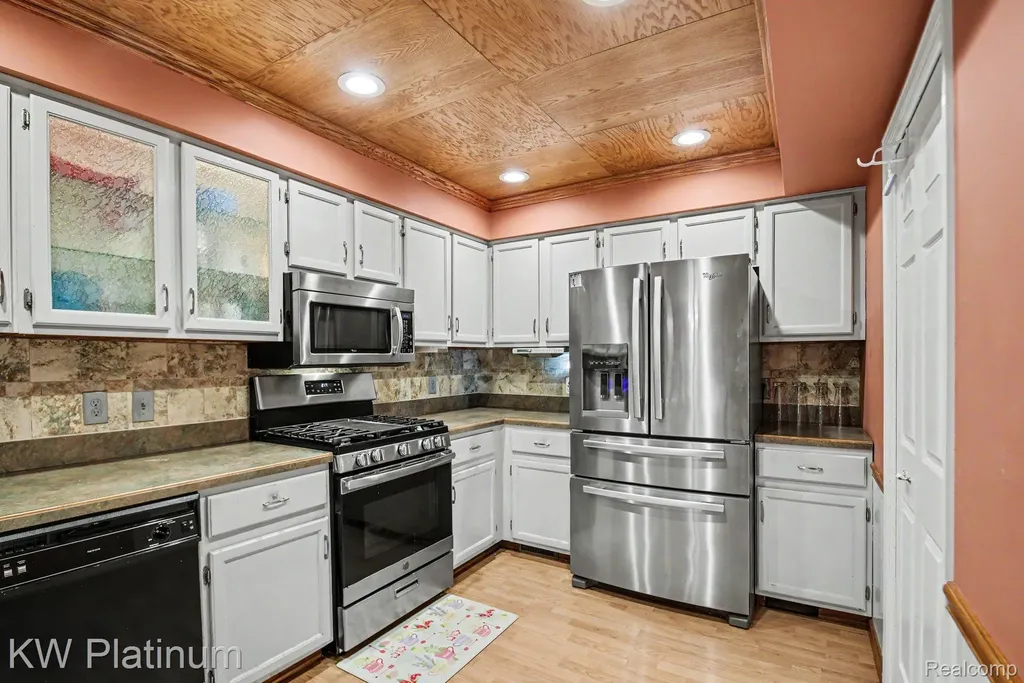 15640 Orchard Ridge Drive Clinton Charter Township MI 48038
