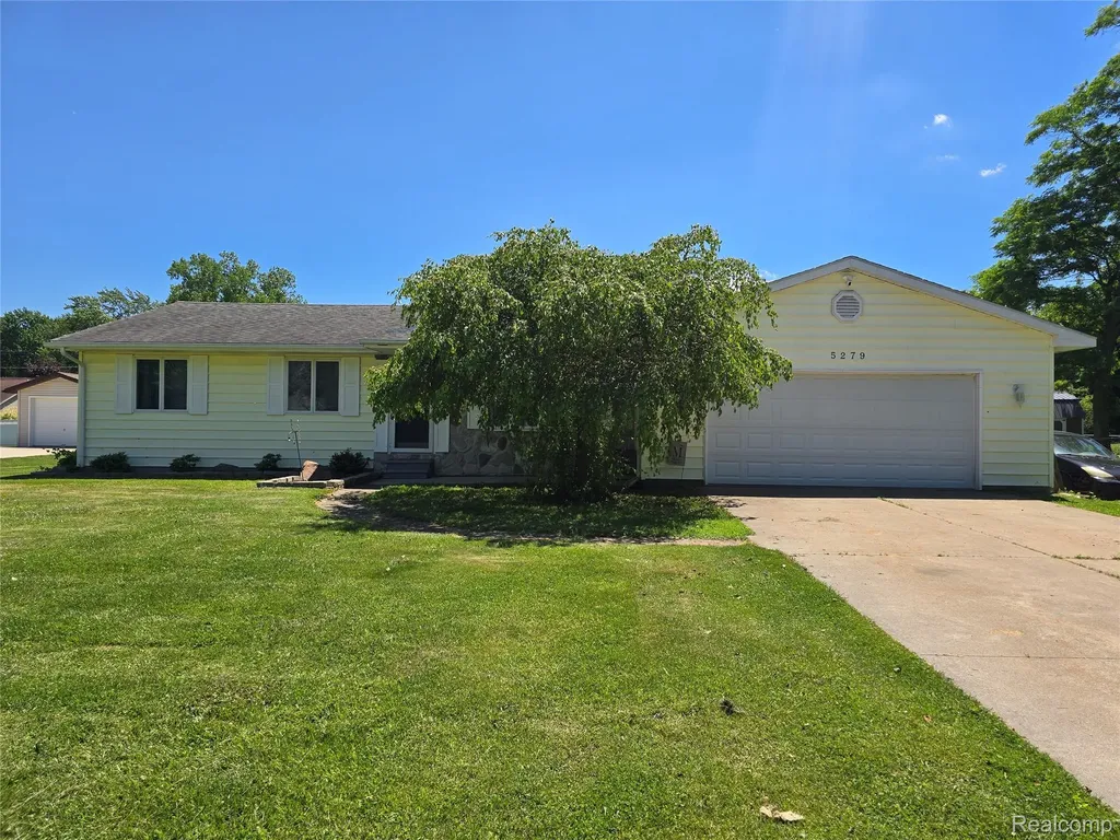 5279 Robinwood Drive Clyde Township MI 48049