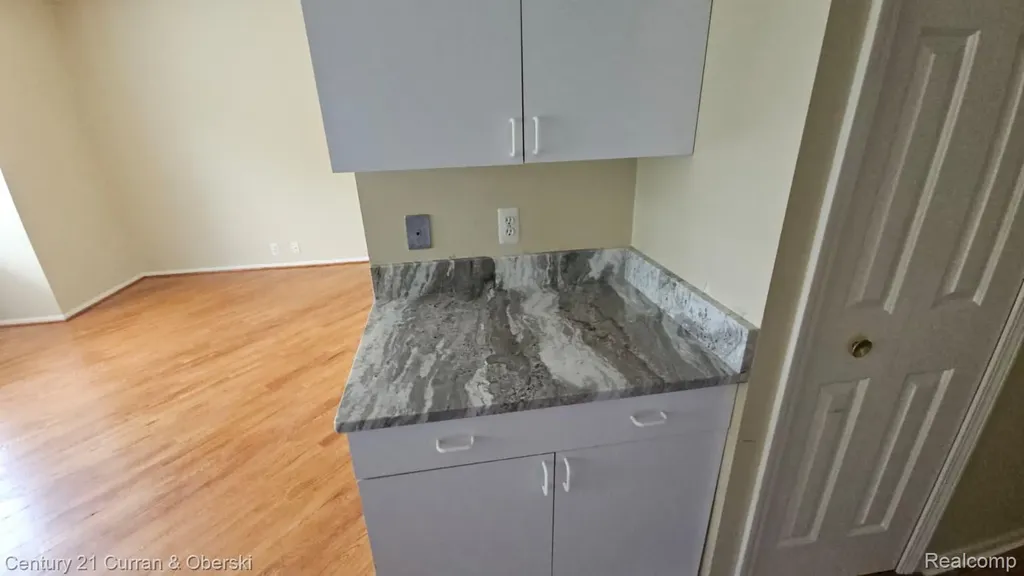 5237 Royal Vale Lane Dearborn City MI 48126