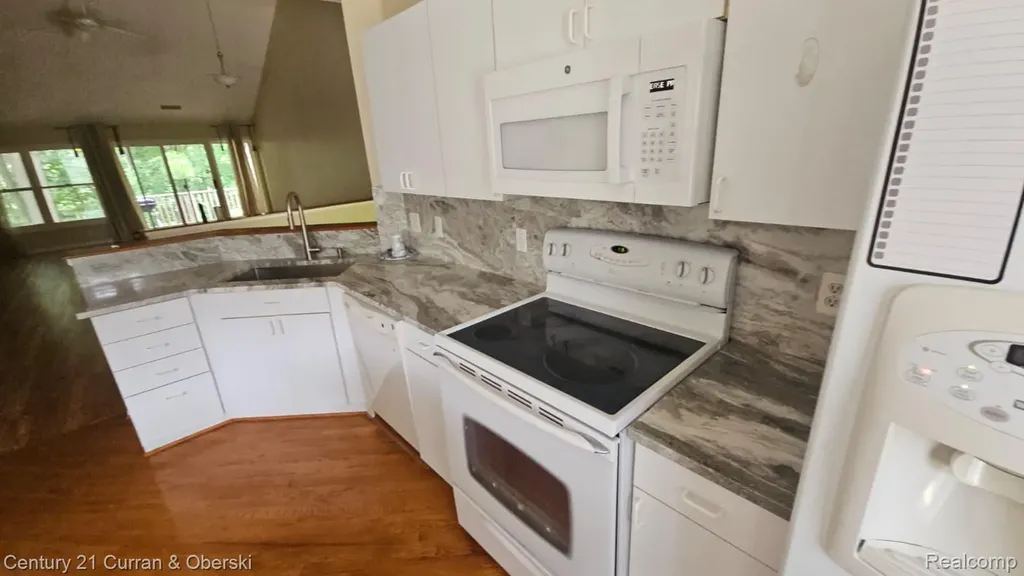 5237 Royal Vale Lane Dearborn City MI 48126