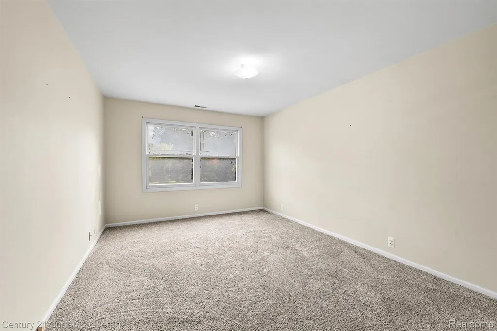 5237 Royal Vale Lane Dearborn City MI 48126