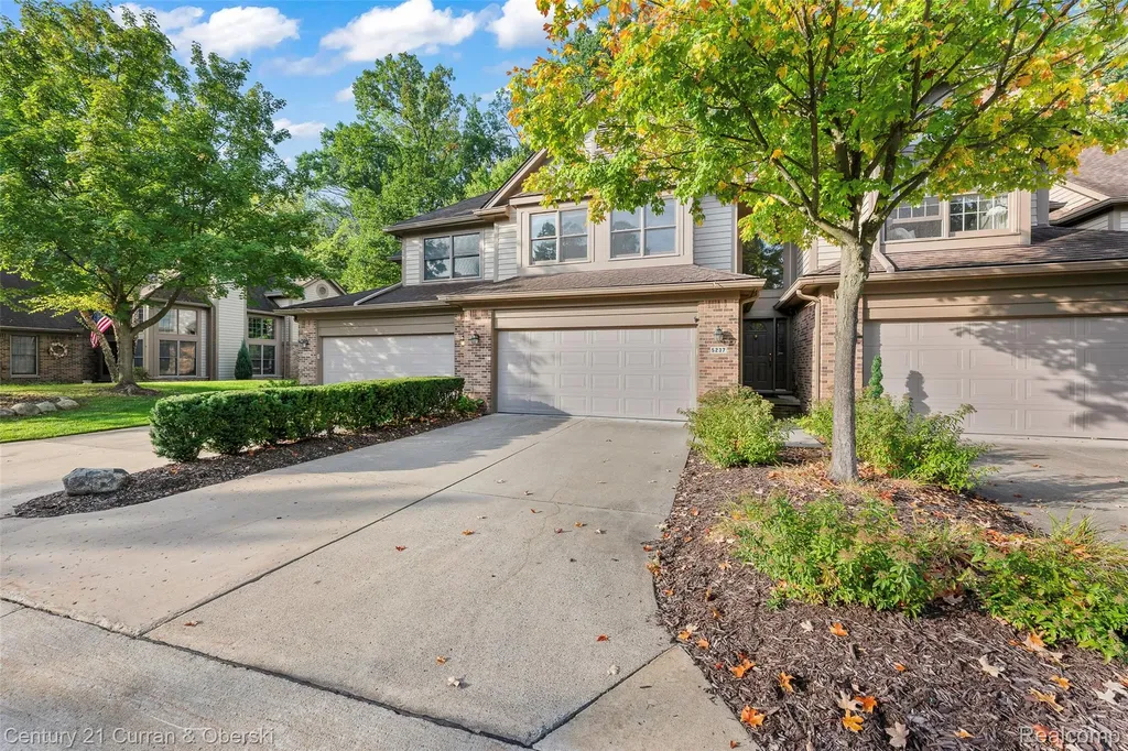 5237 Royal Vale Lane Dearborn City MI 48126