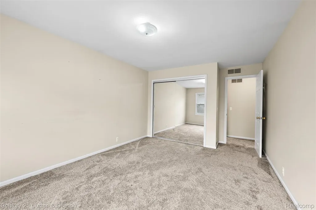 5237 Royal Vale Lane Dearborn City MI 48126