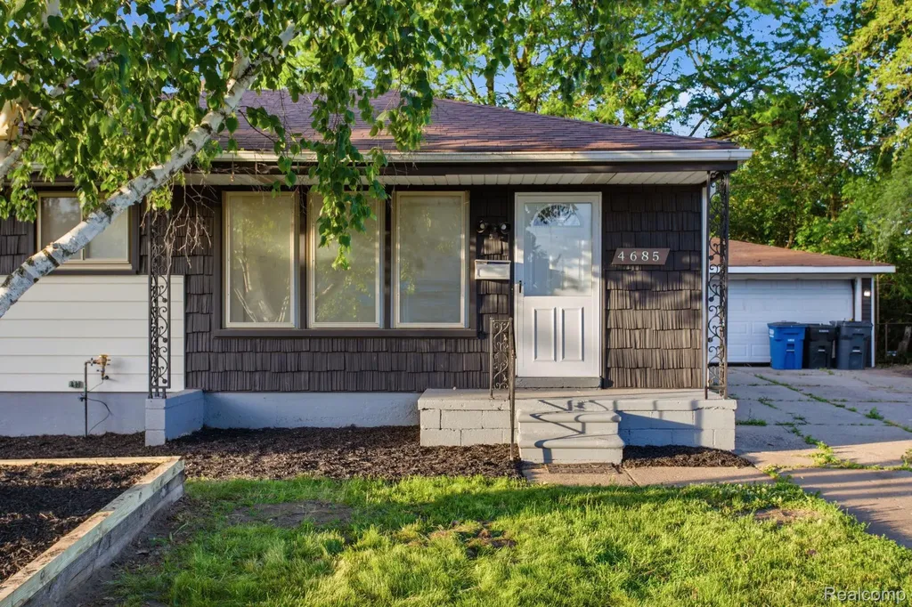 4685 Julius Boulevard Westland City MI 48186