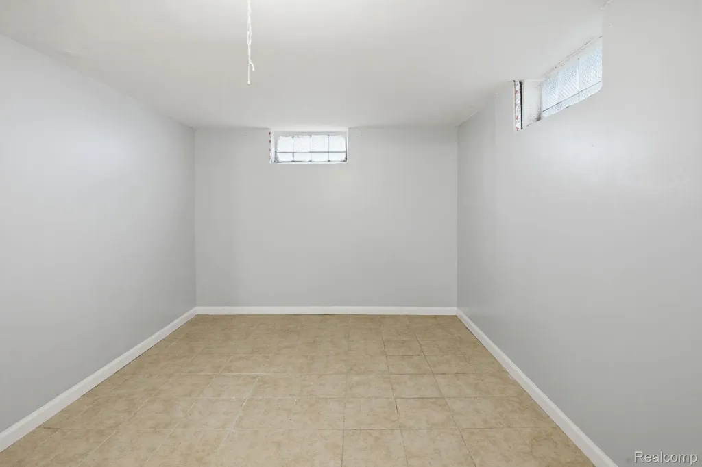4685 Julius Boulevard Westland City MI 48186