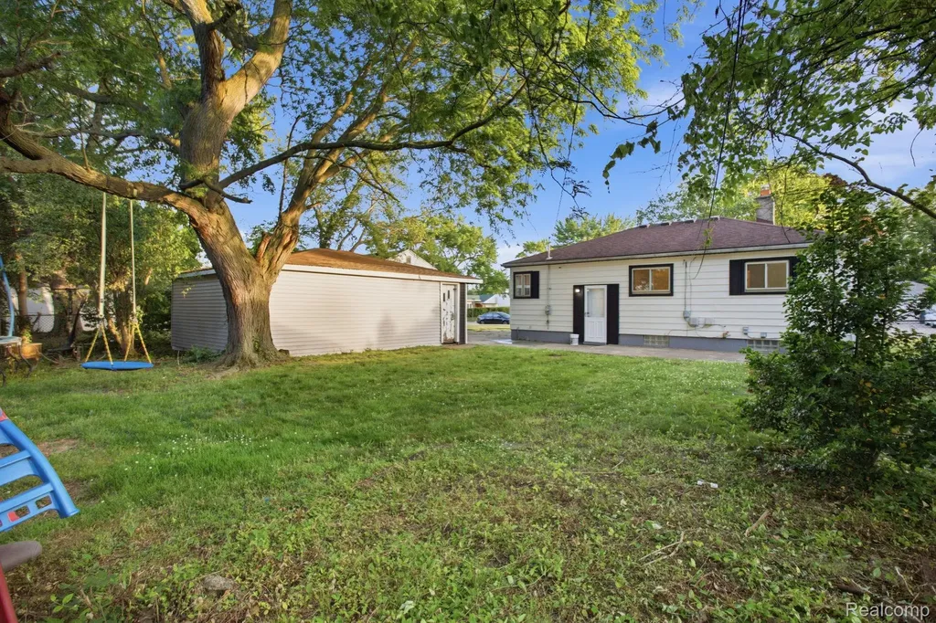 4685 Julius Boulevard Westland City MI 48186