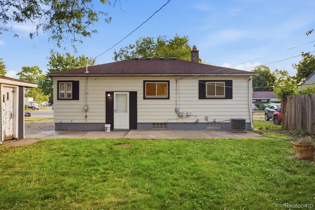 4685 Julius Boulevard Westland City MI 48186