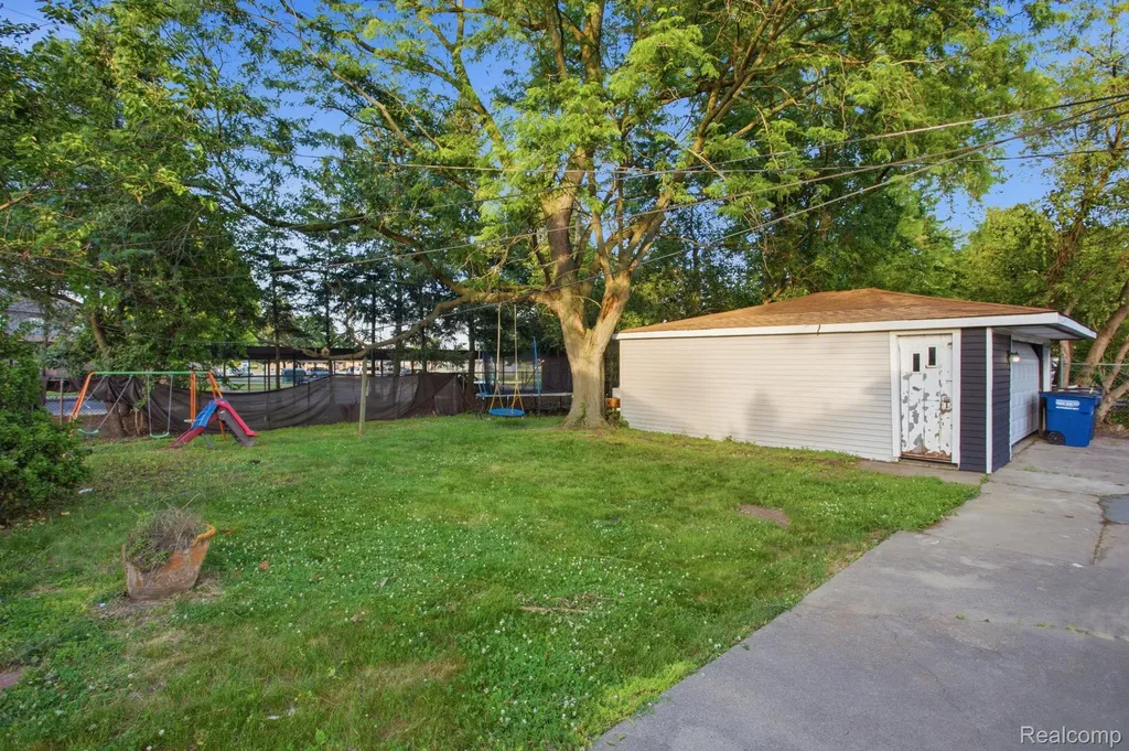 4685 Julius Boulevard Westland City MI 48186
