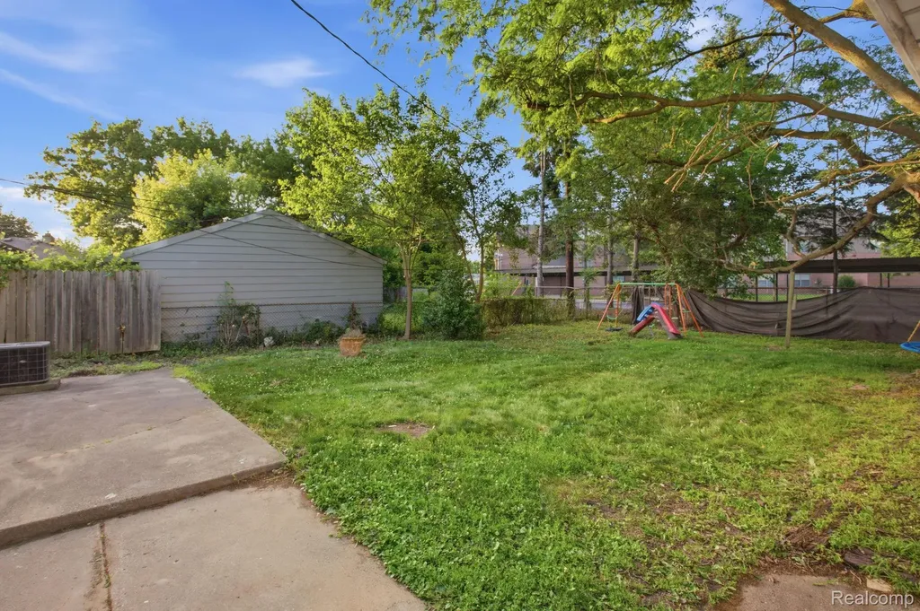 4685 Julius Boulevard Westland City MI 48186