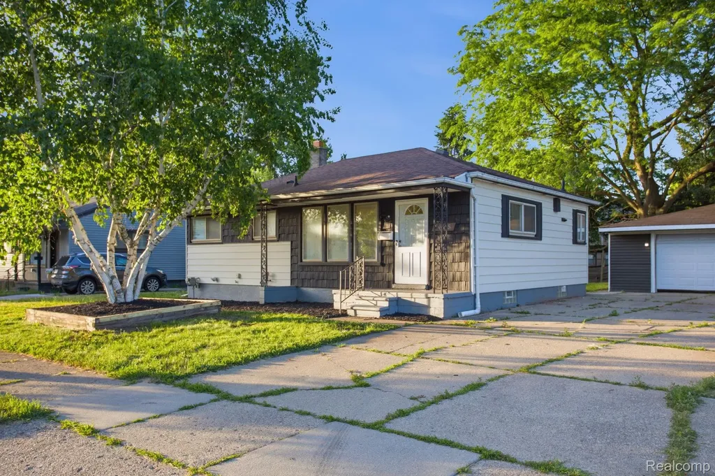 4685 Julius Boulevard Westland City MI 48186