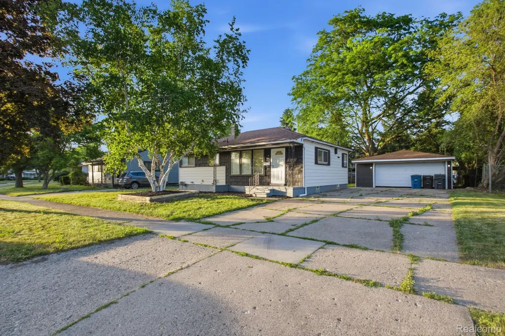 4685 Julius Boulevard Westland City MI 48186