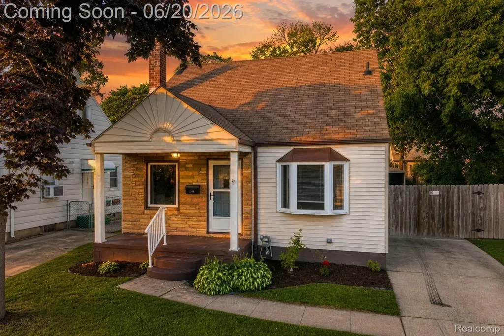 21145 Beechwood Avenue Eastpointe City MI 48021