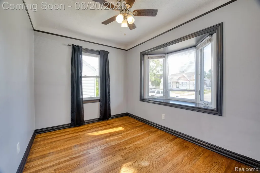 21145 Beechwood Avenue Eastpointe City MI 48021