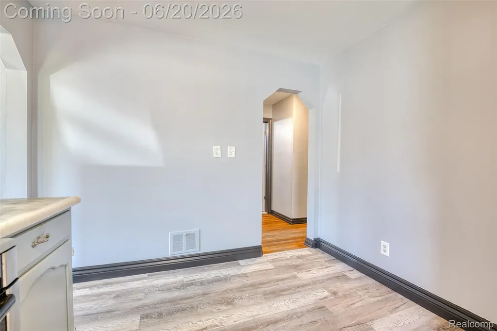 21145 Beechwood Avenue Eastpointe City MI 48021