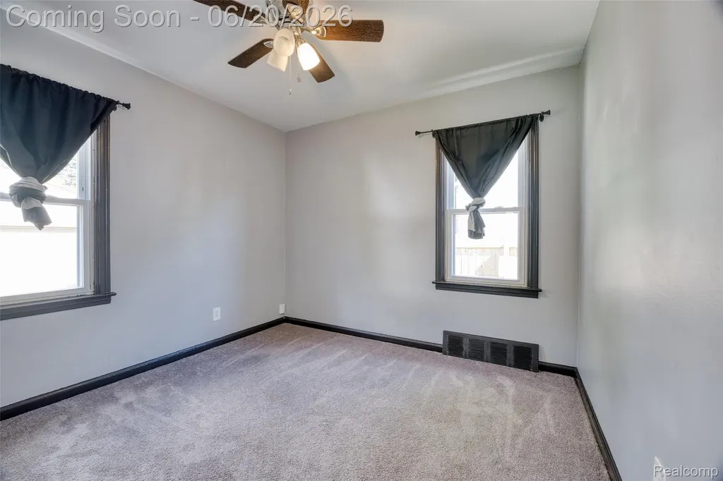 21145 Beechwood Avenue Eastpointe City MI 48021