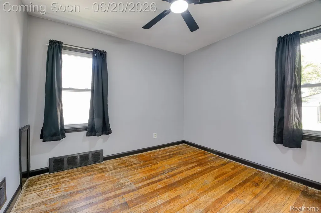 21145 Beechwood Avenue Eastpointe City MI 48021
