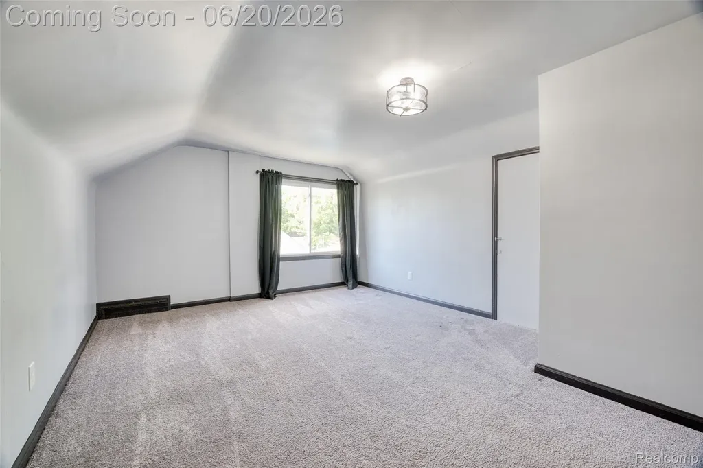 21145 Beechwood Avenue Eastpointe City MI 48021