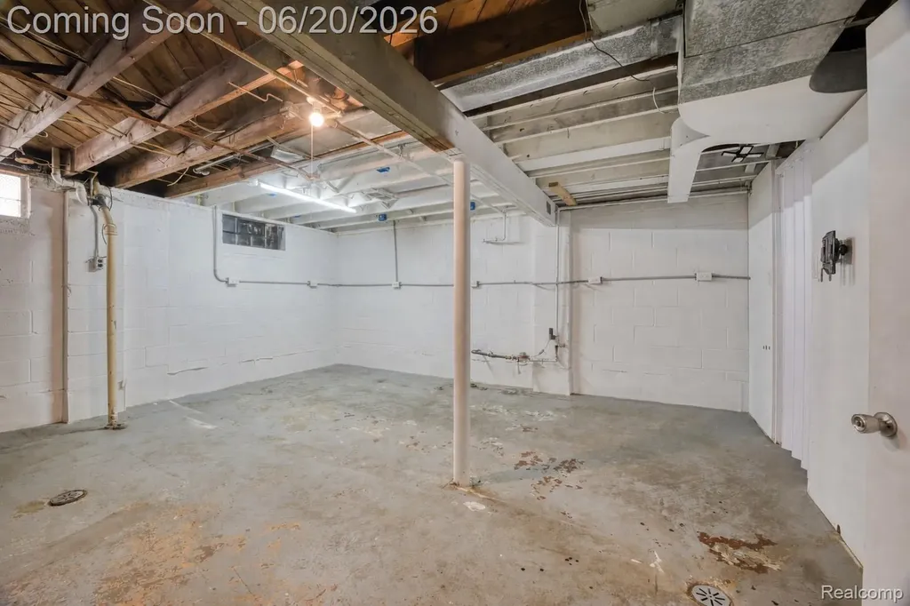 21145 Beechwood Avenue Eastpointe City MI 48021
