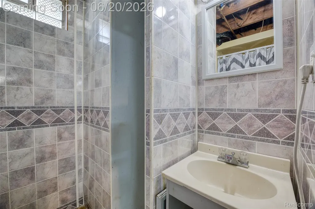 21145 Beechwood Avenue Eastpointe City MI 48021