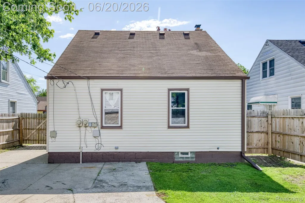 21145 Beechwood Avenue Eastpointe City MI 48021