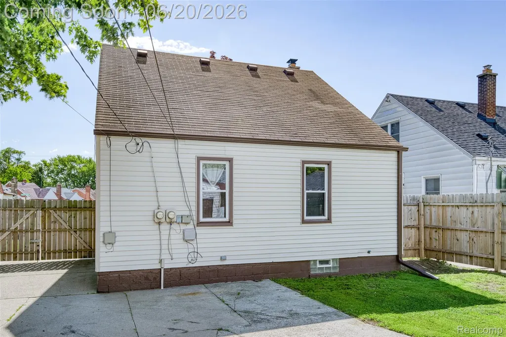 21145 Beechwood Avenue Eastpointe City MI 48021