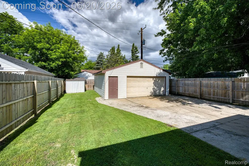 21145 Beechwood Avenue Eastpointe City MI 48021