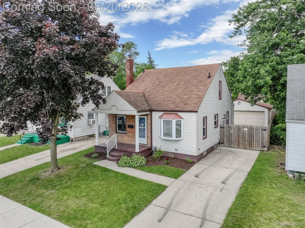 21145 Beechwood Avenue Eastpointe City MI 48021