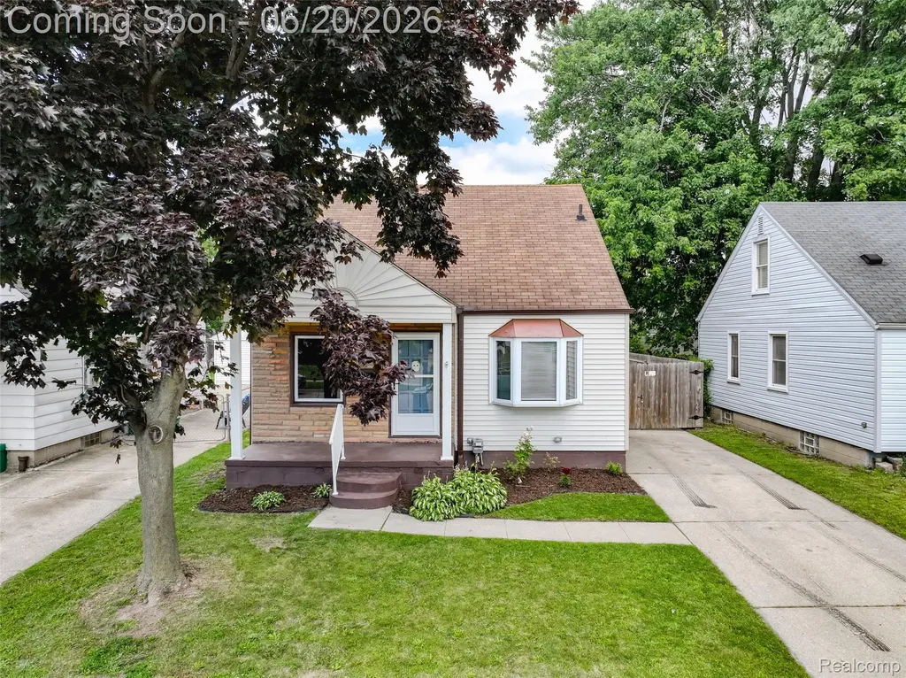 21145 Beechwood Avenue Eastpointe City MI 48021