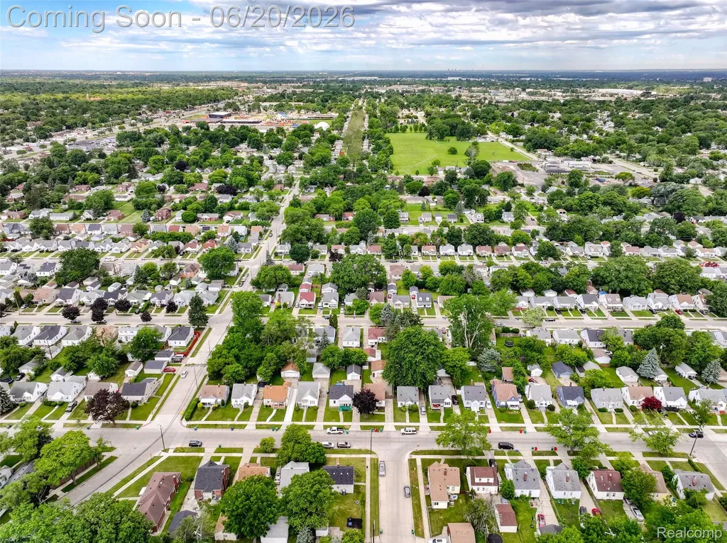 21145 Beechwood Avenue Eastpointe City MI 48021