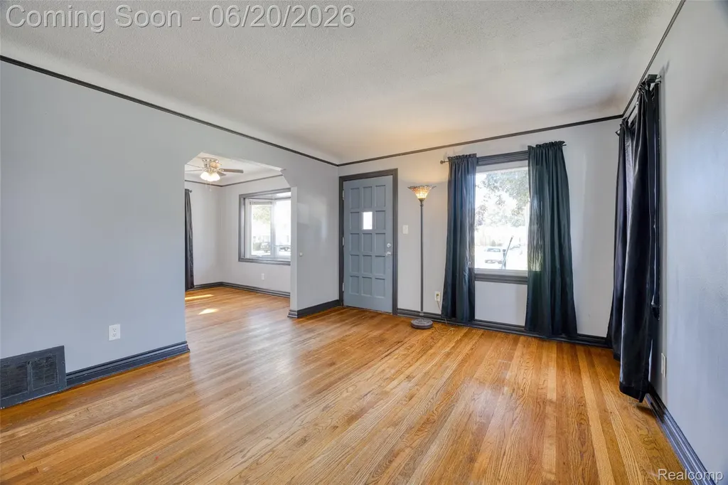 21145 Beechwood Avenue Eastpointe City MI 48021