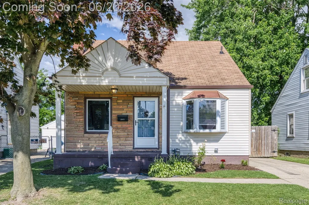 21145 Beechwood Avenue Eastpointe City MI 48021