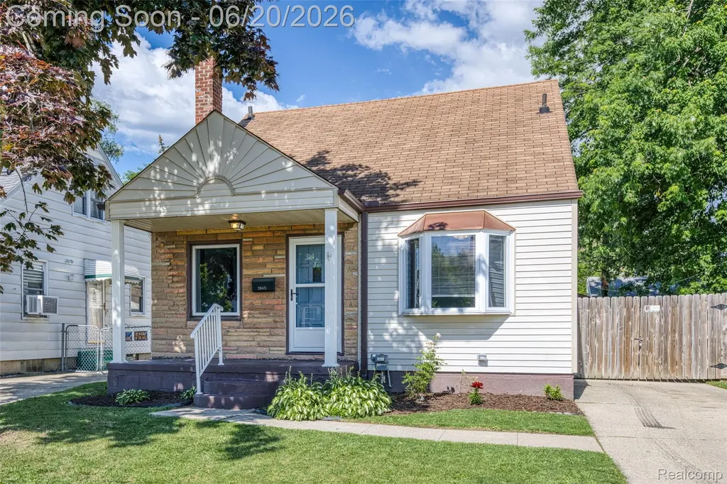 21145 Beechwood Avenue Eastpointe City MI 48021