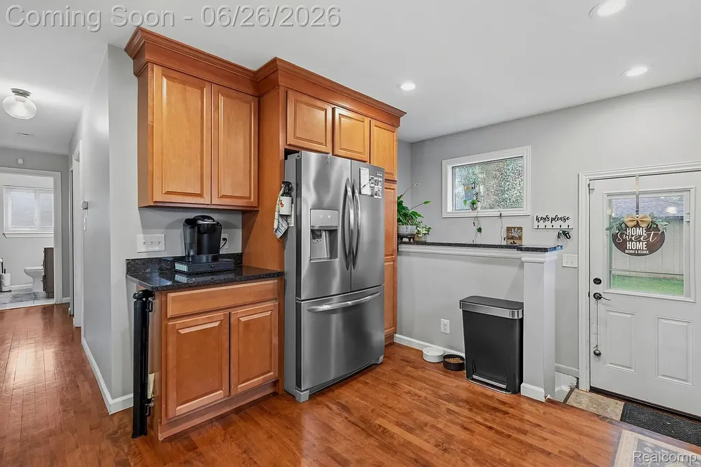 31469 Newport Drive Warren City MI 48088