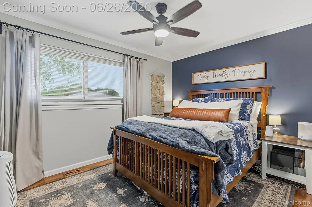 31469 Newport Drive Warren City MI 48088