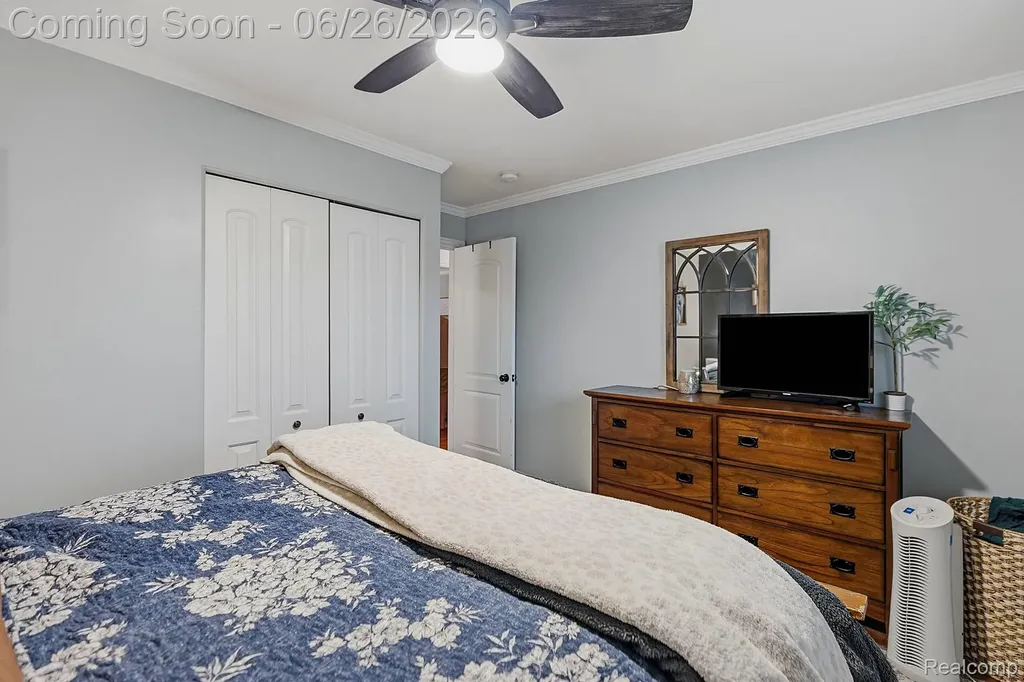 31469 Newport Drive Warren City MI 48088