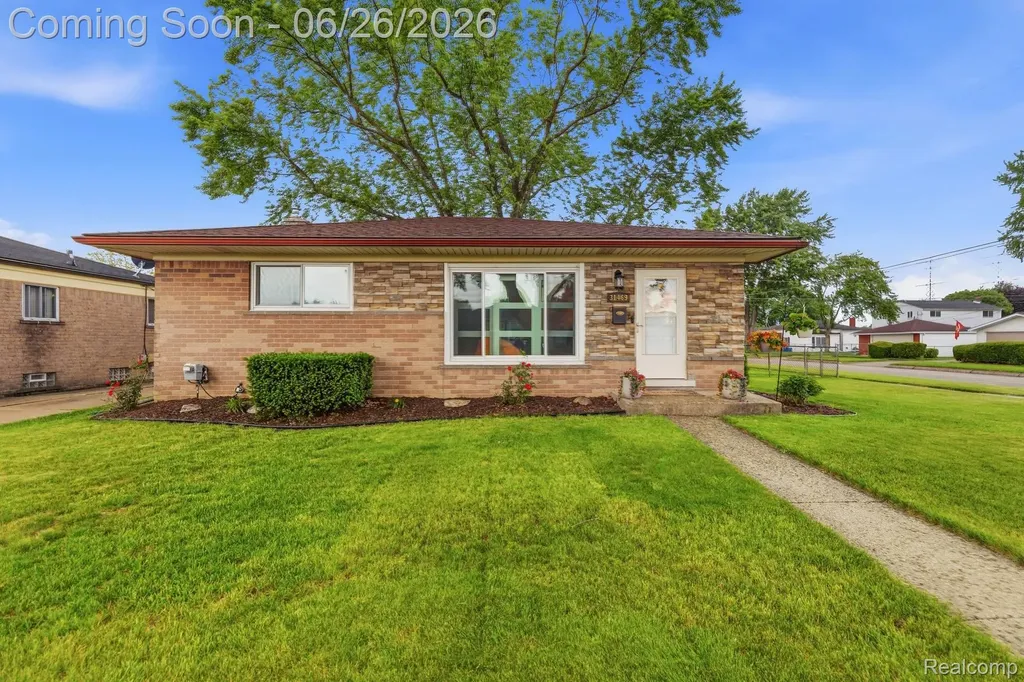 31469 Newport Drive Warren City MI 48088