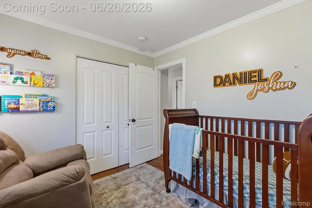 31469 Newport Drive Warren City MI 48088
