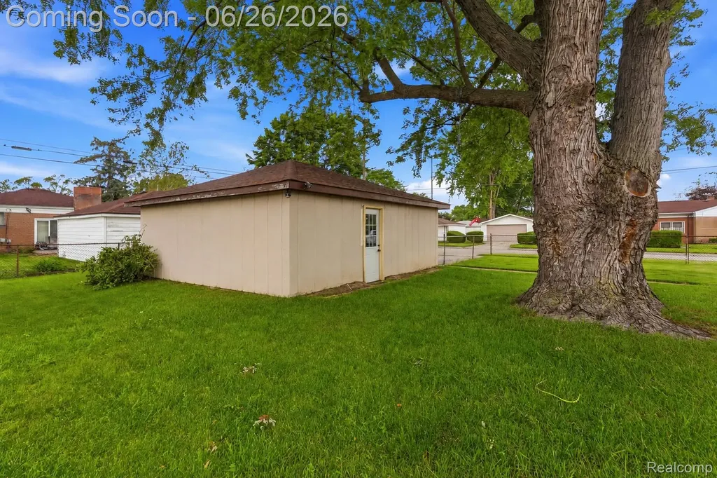 31469 Newport Drive Warren City MI 48088