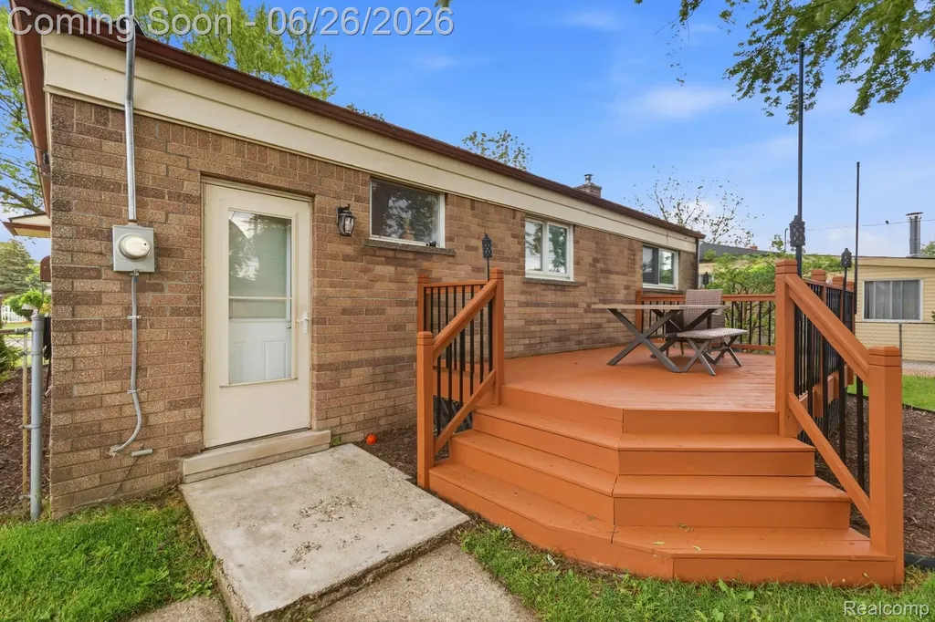 31469 Newport Drive Warren City MI 48088