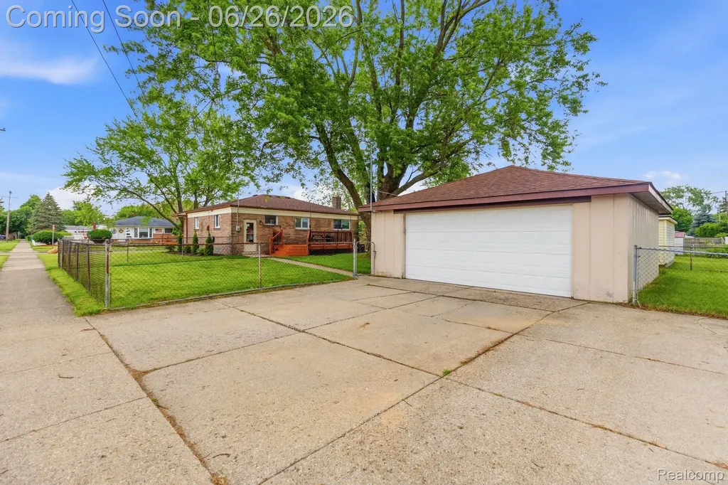 31469 Newport Drive Warren City MI 48088